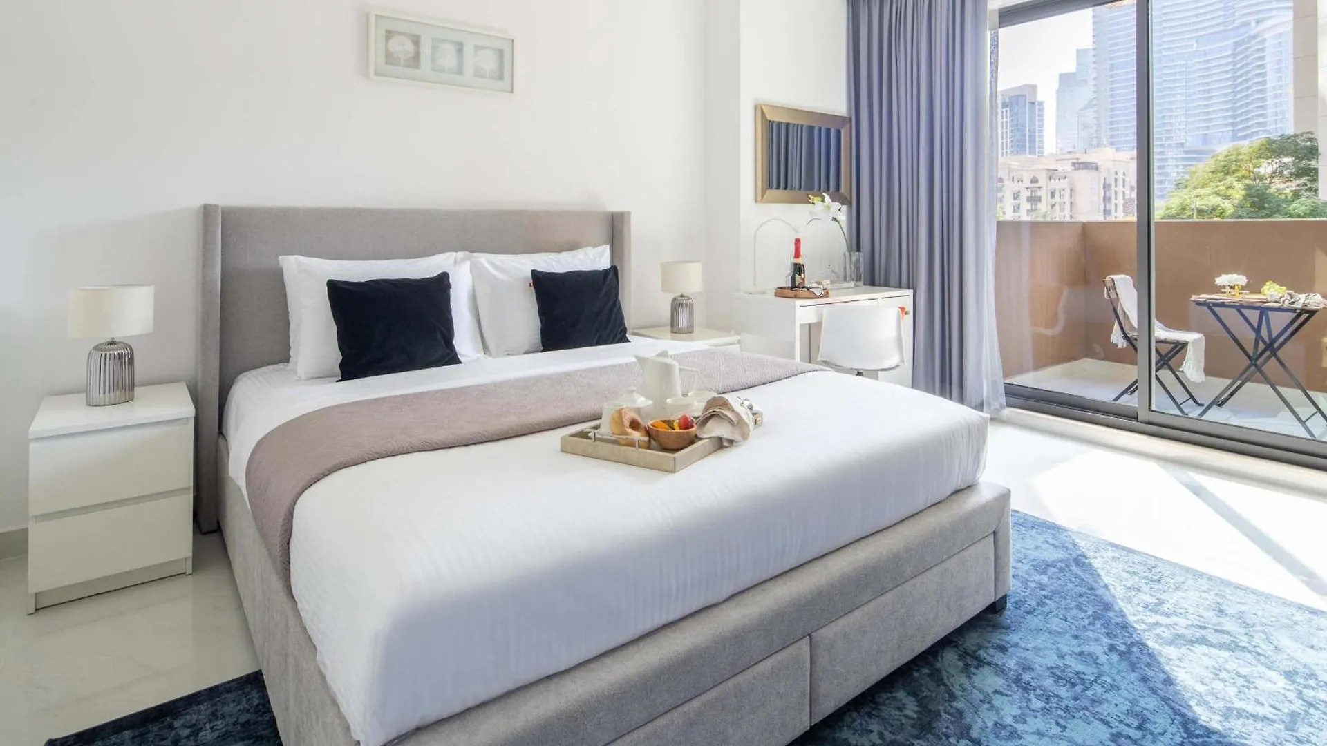 Frank Porter - The Residences 5 Dubai Apartment