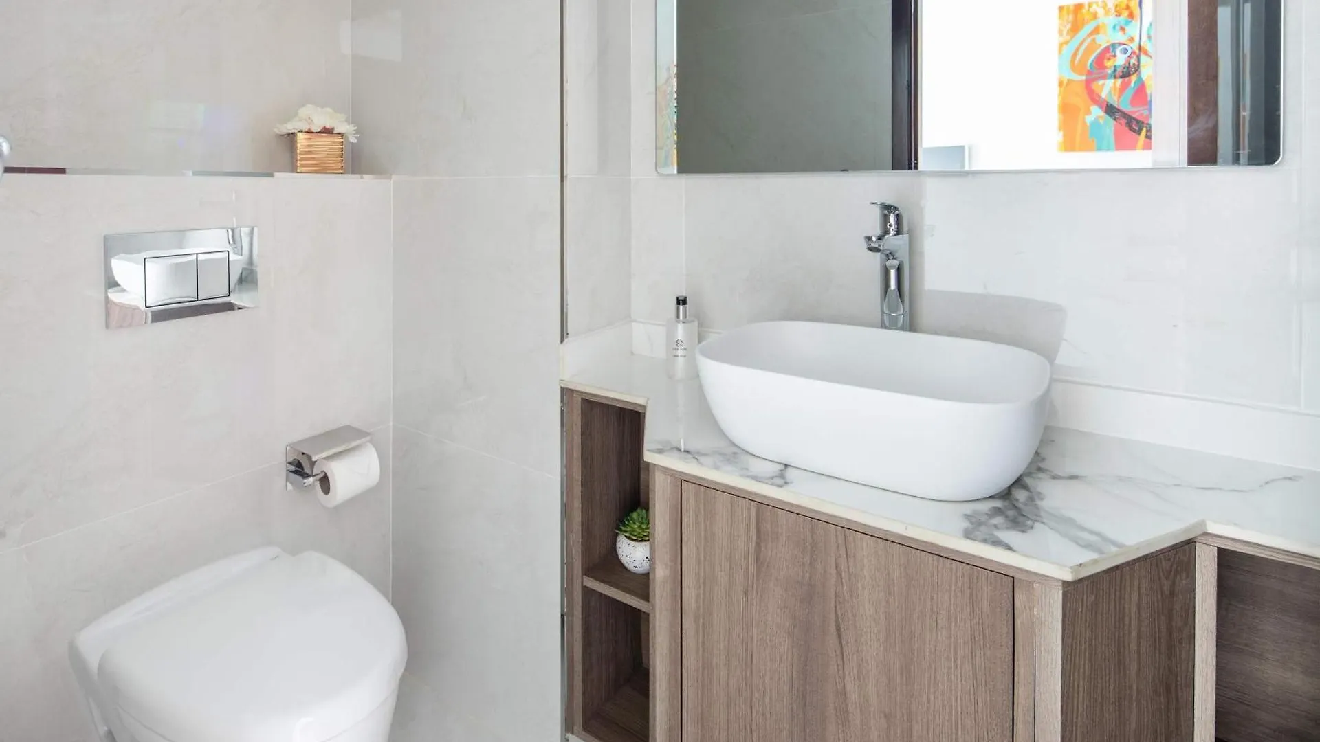 Frank Porter - The Residences 5 Dubai Apartment