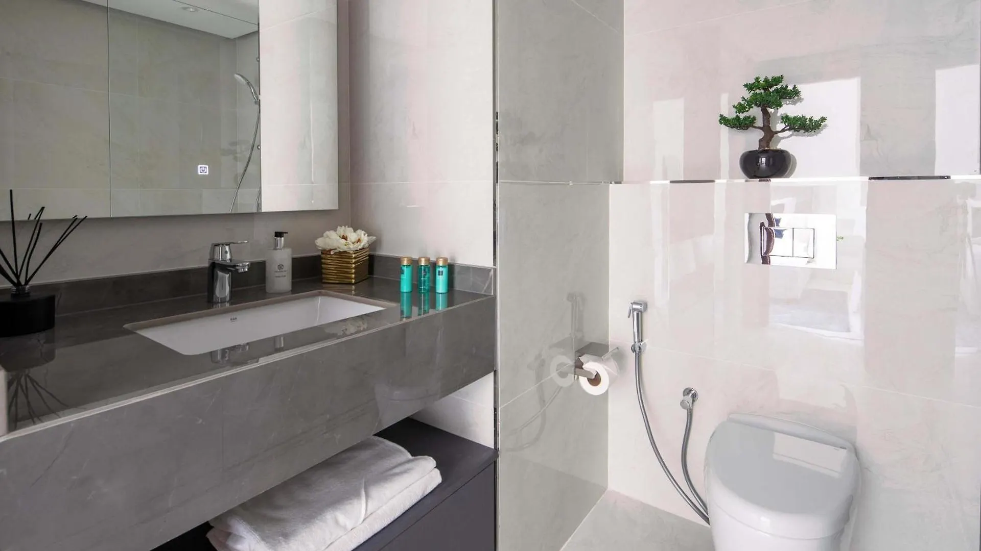 Frank Porter - The Residences 5 Dubai