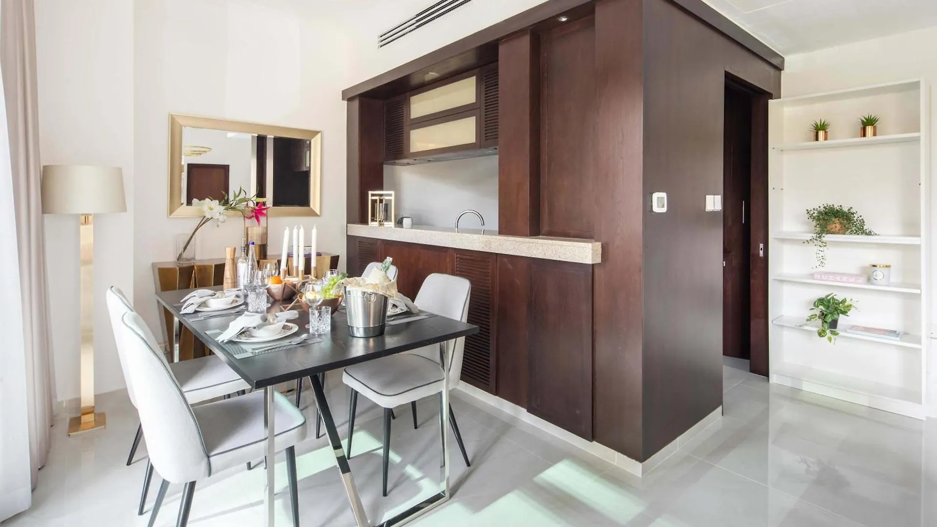 Frank Porter - The Residences 5 Dubai